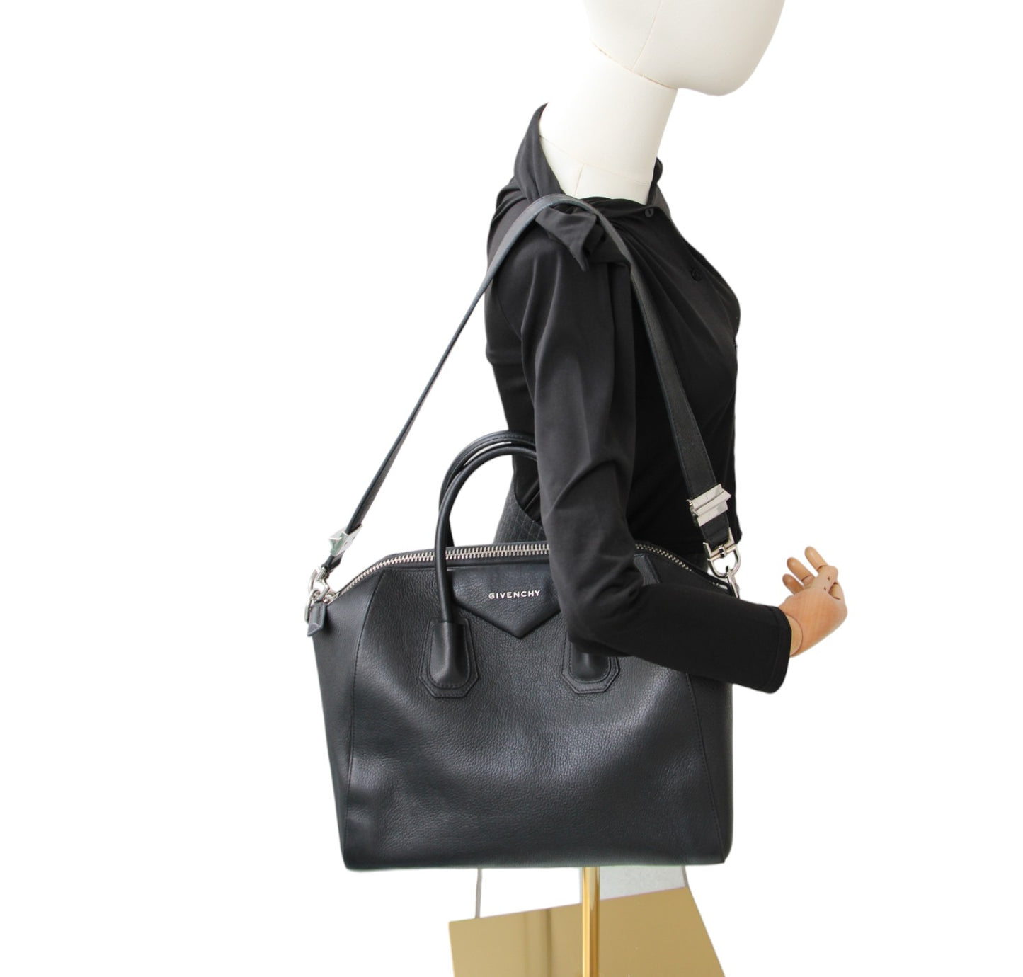 Antigona Black Media