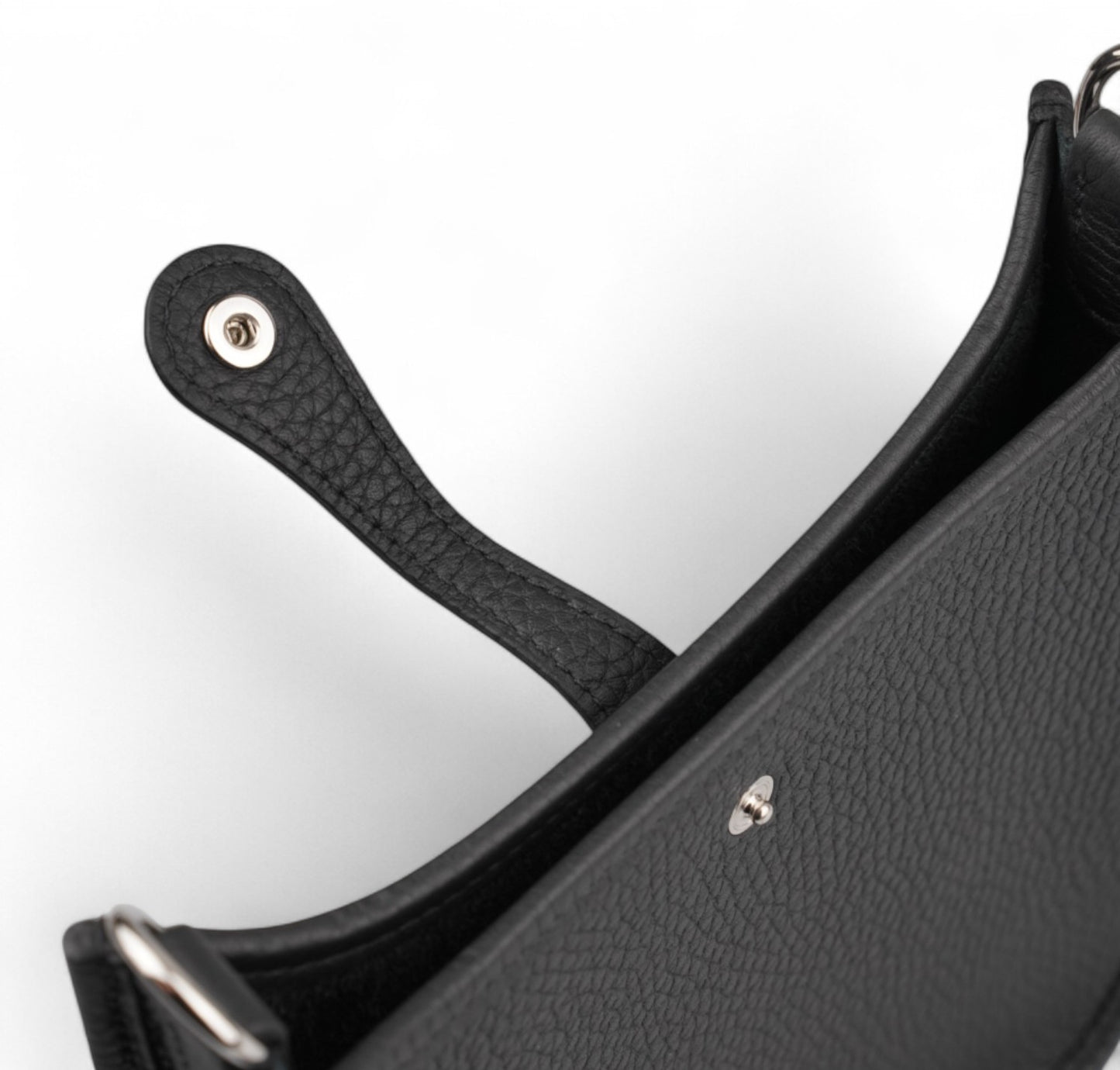 Evelyn 16 Black