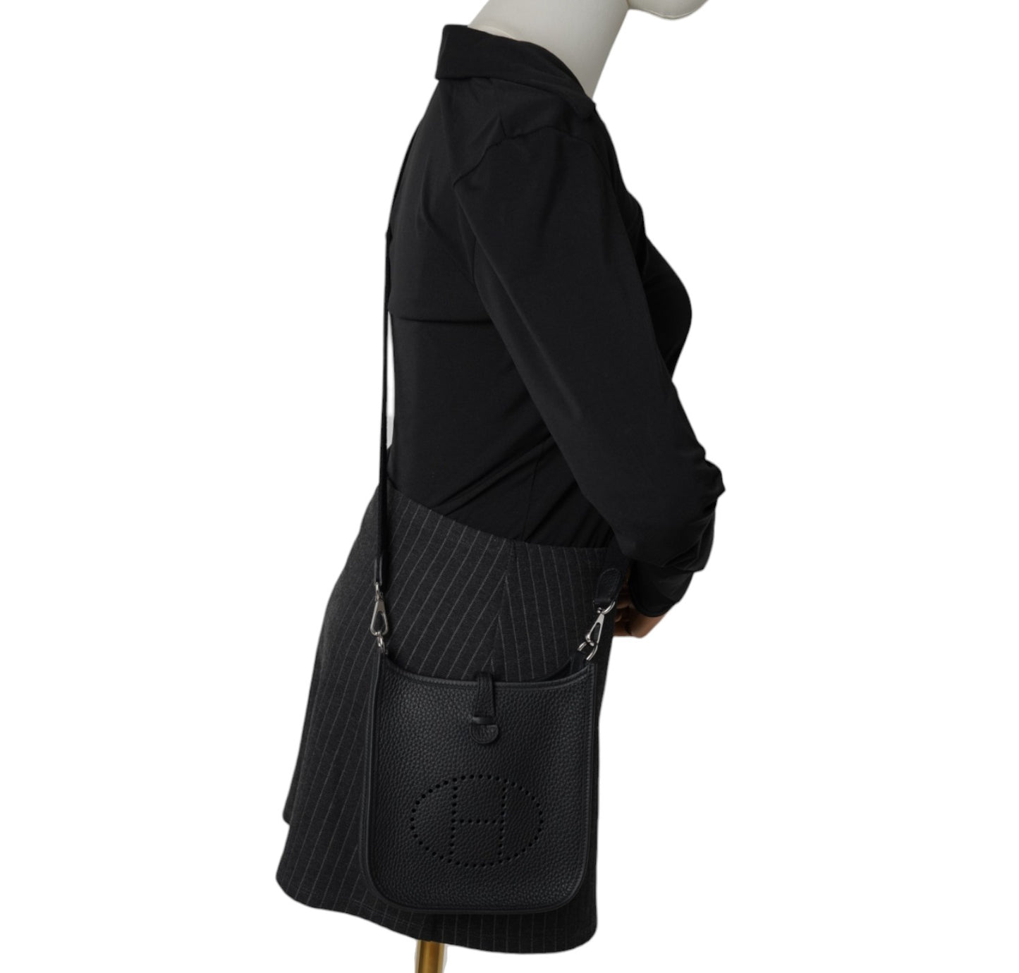 Evelyn 16 Black