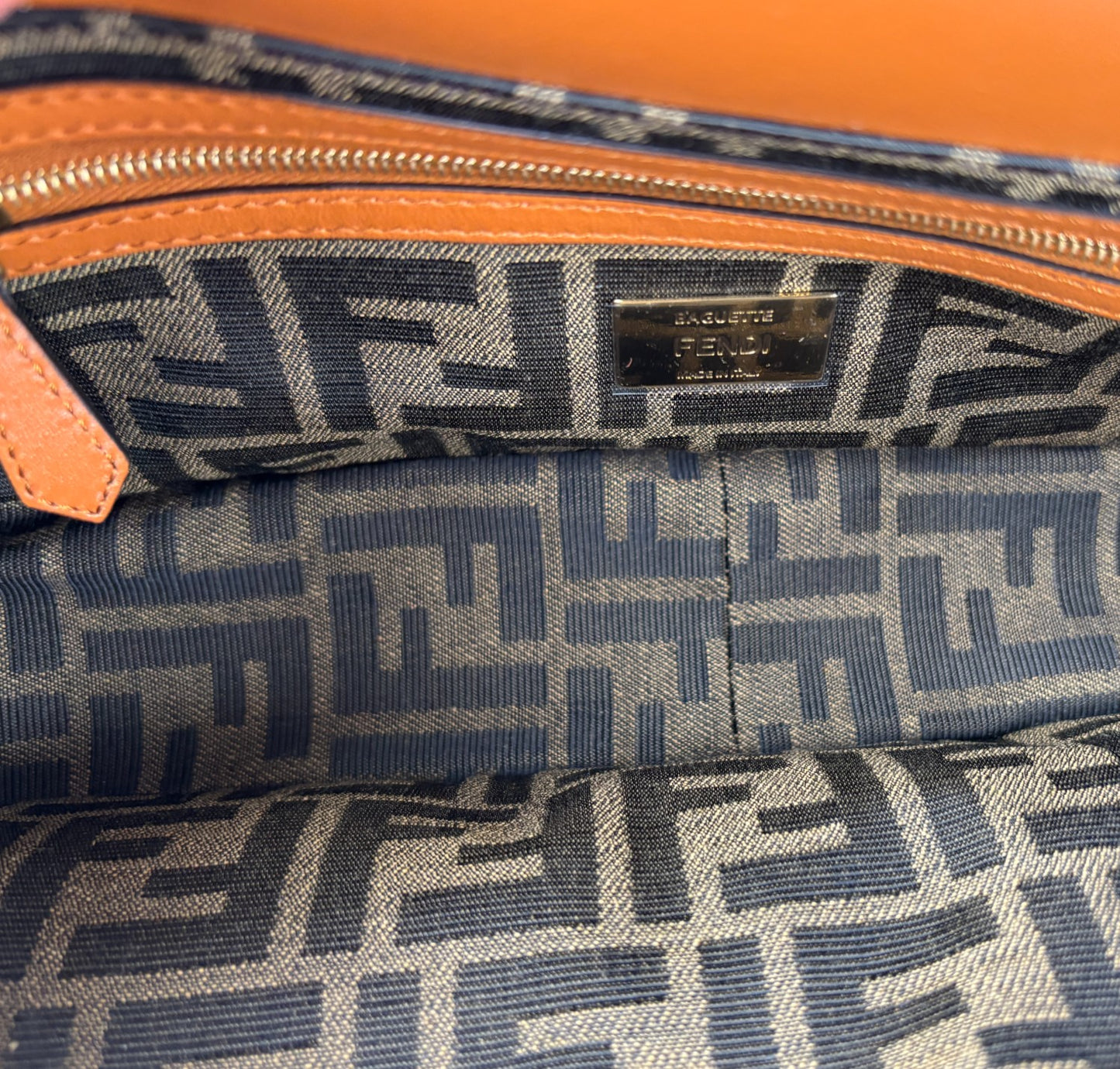 Multi-pocket baguette
