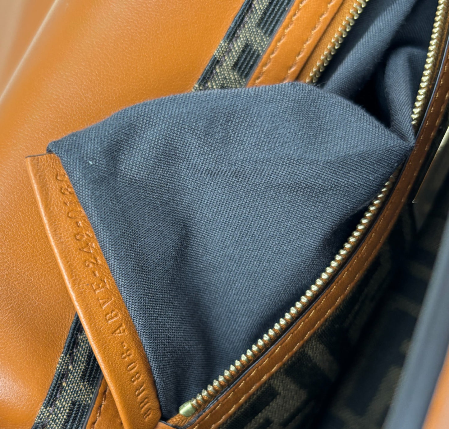 Multi-pocket baguette