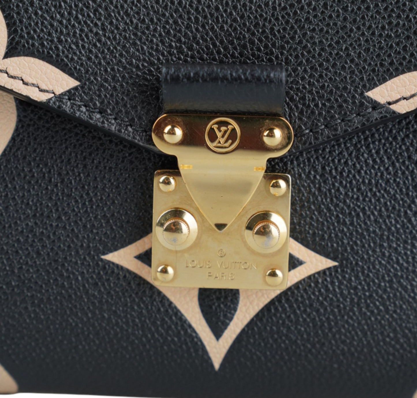 Metis clutch bag