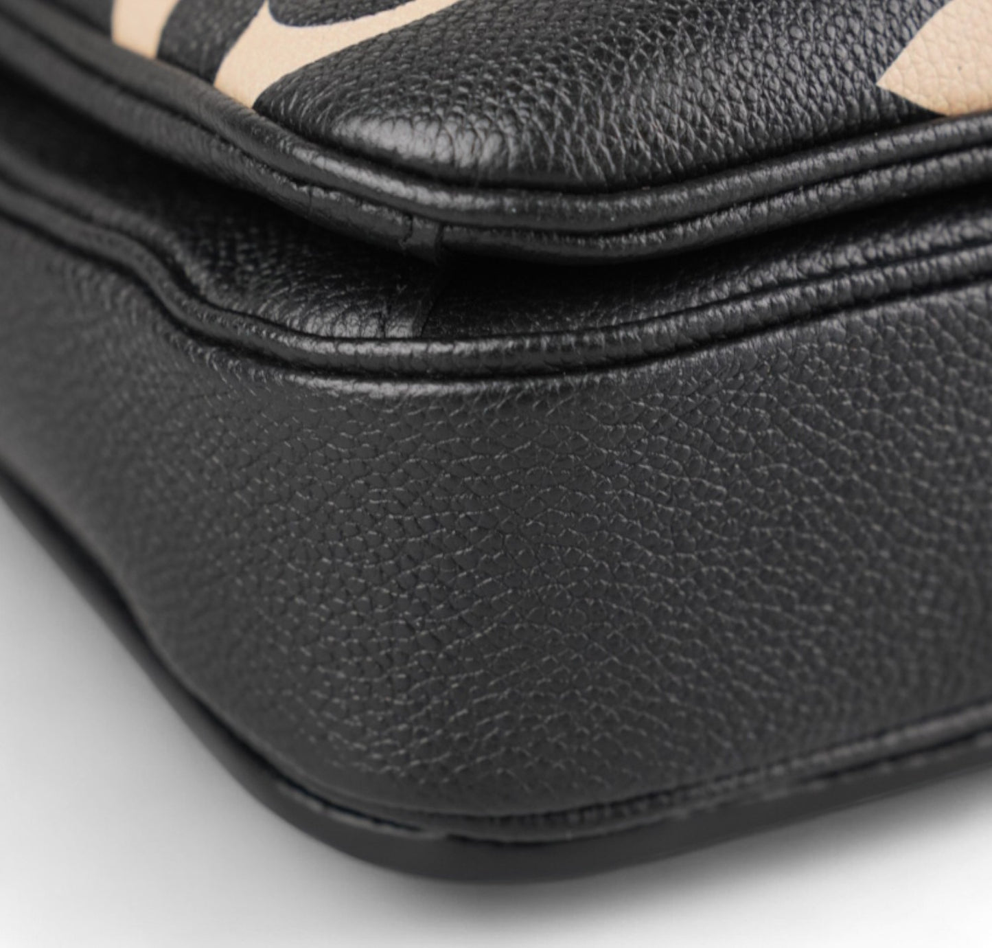 Metis clutch bag