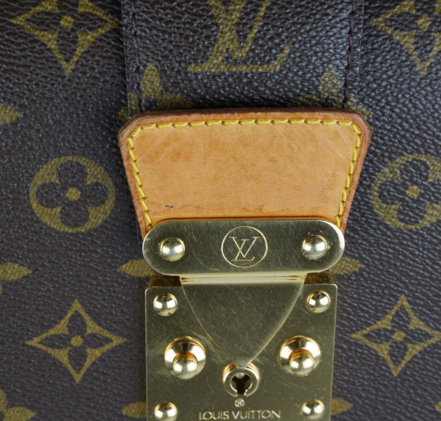 Serviette Fermoir Monogram