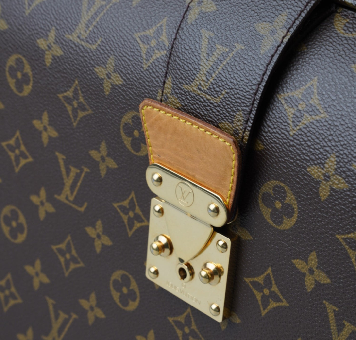 Serviette Fermoir Monogram