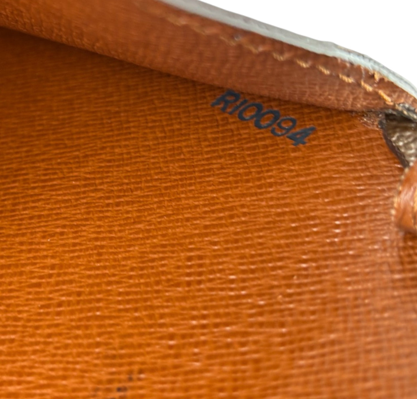 Serviette Fermoir Monogram