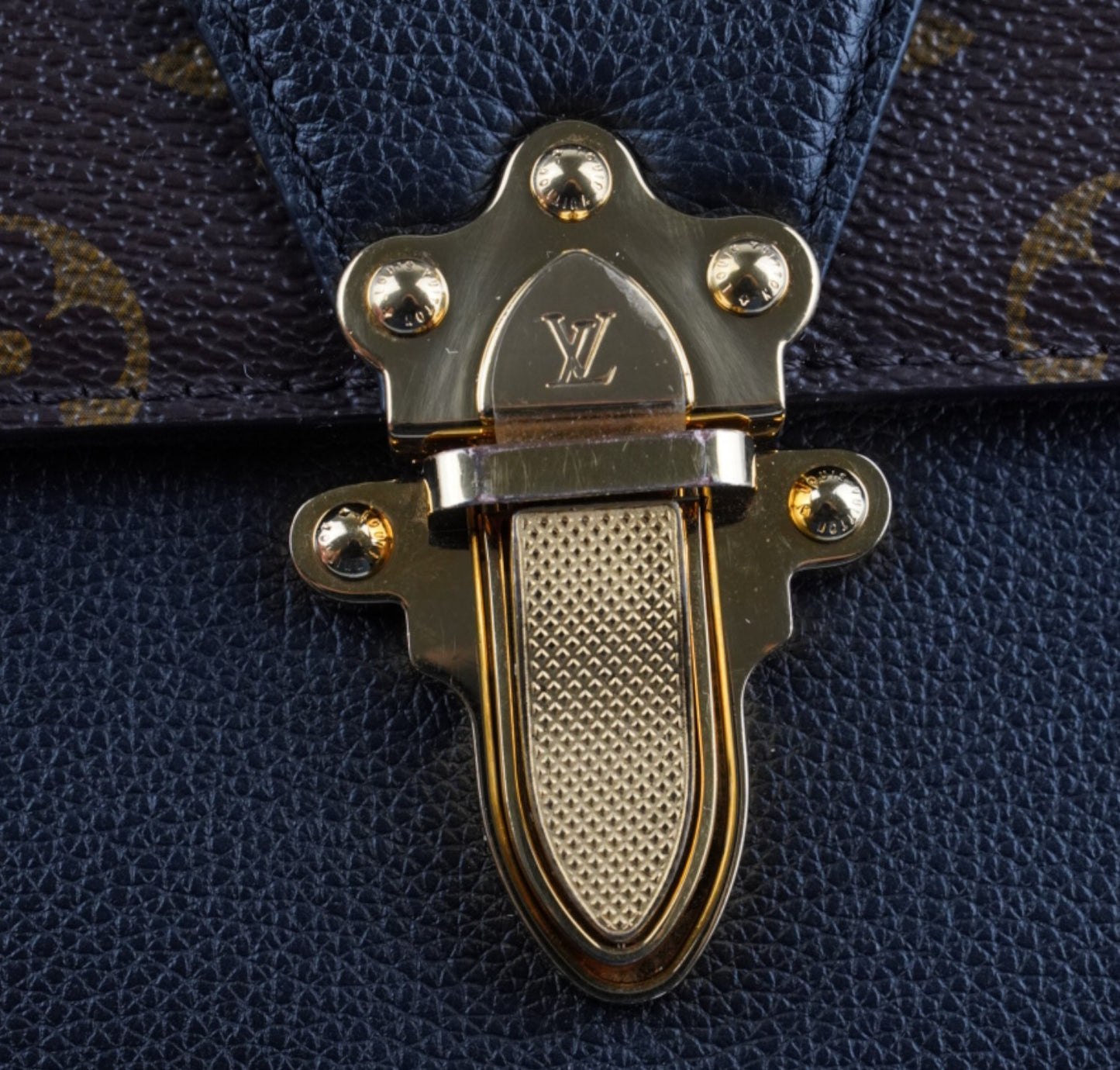 Victoire Monogram