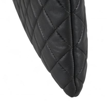 Classic Caviar Clutch