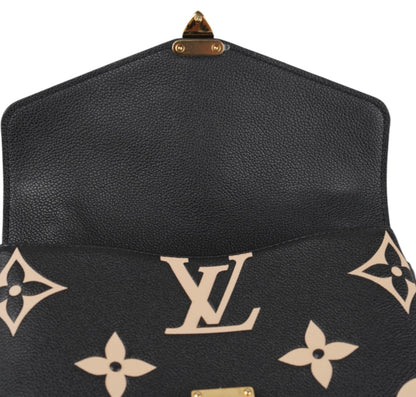 Metis clutch bag
