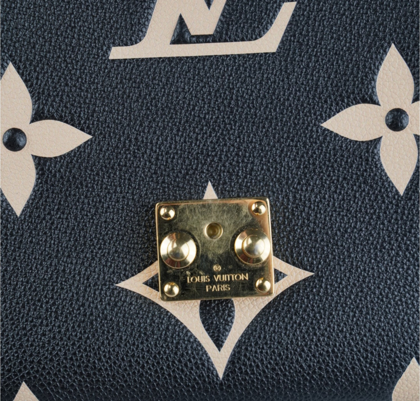 Metis clutch bag