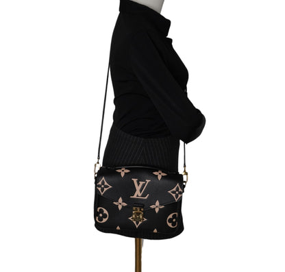 Metis clutch bag