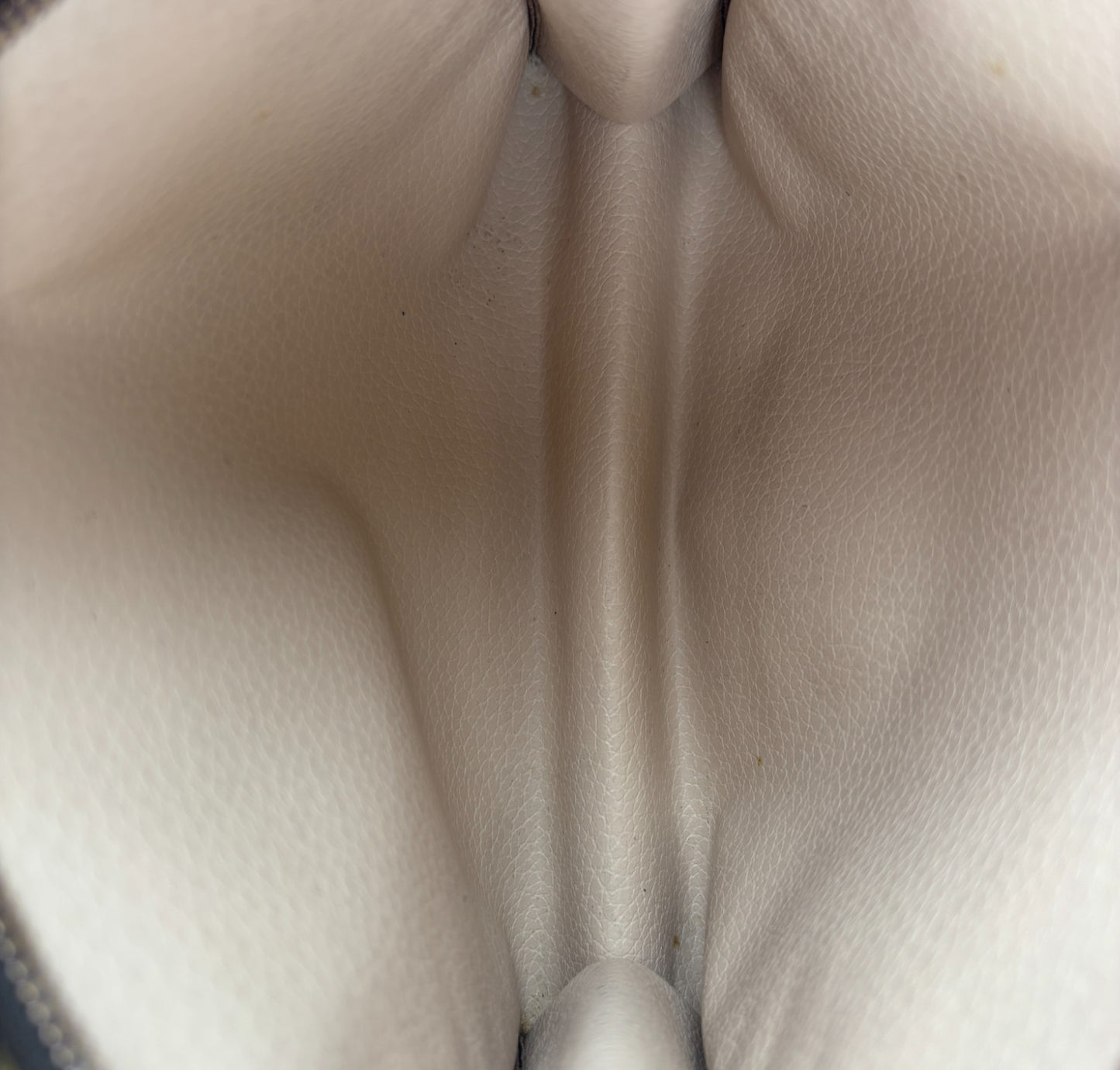 Toilette 19 Monogram