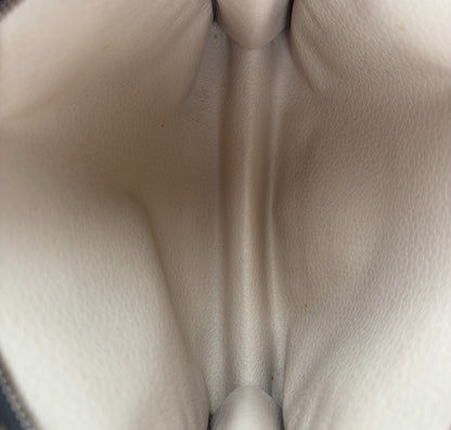 Toilette 19 Monogram