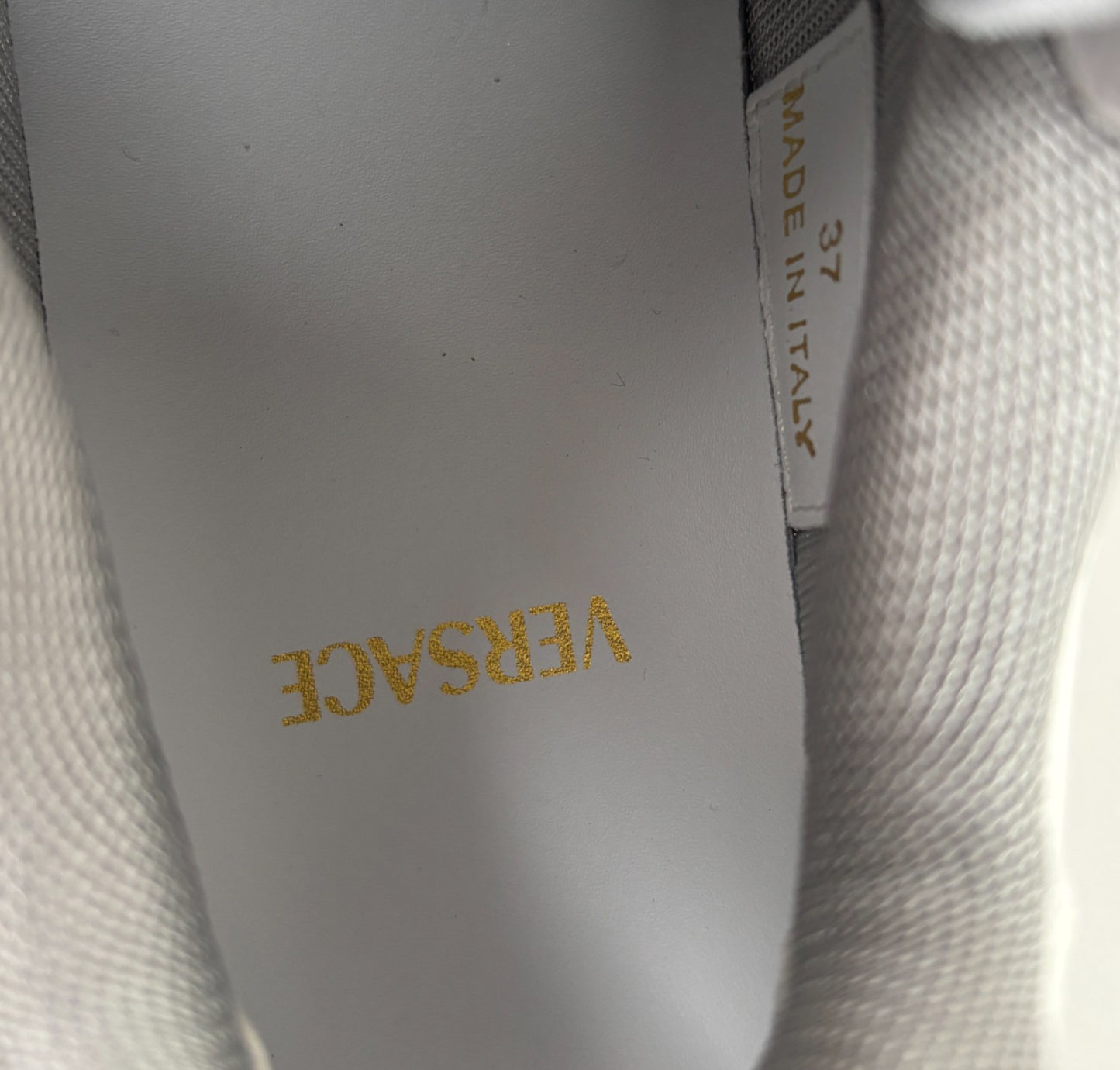 Sneakers Medusa 37