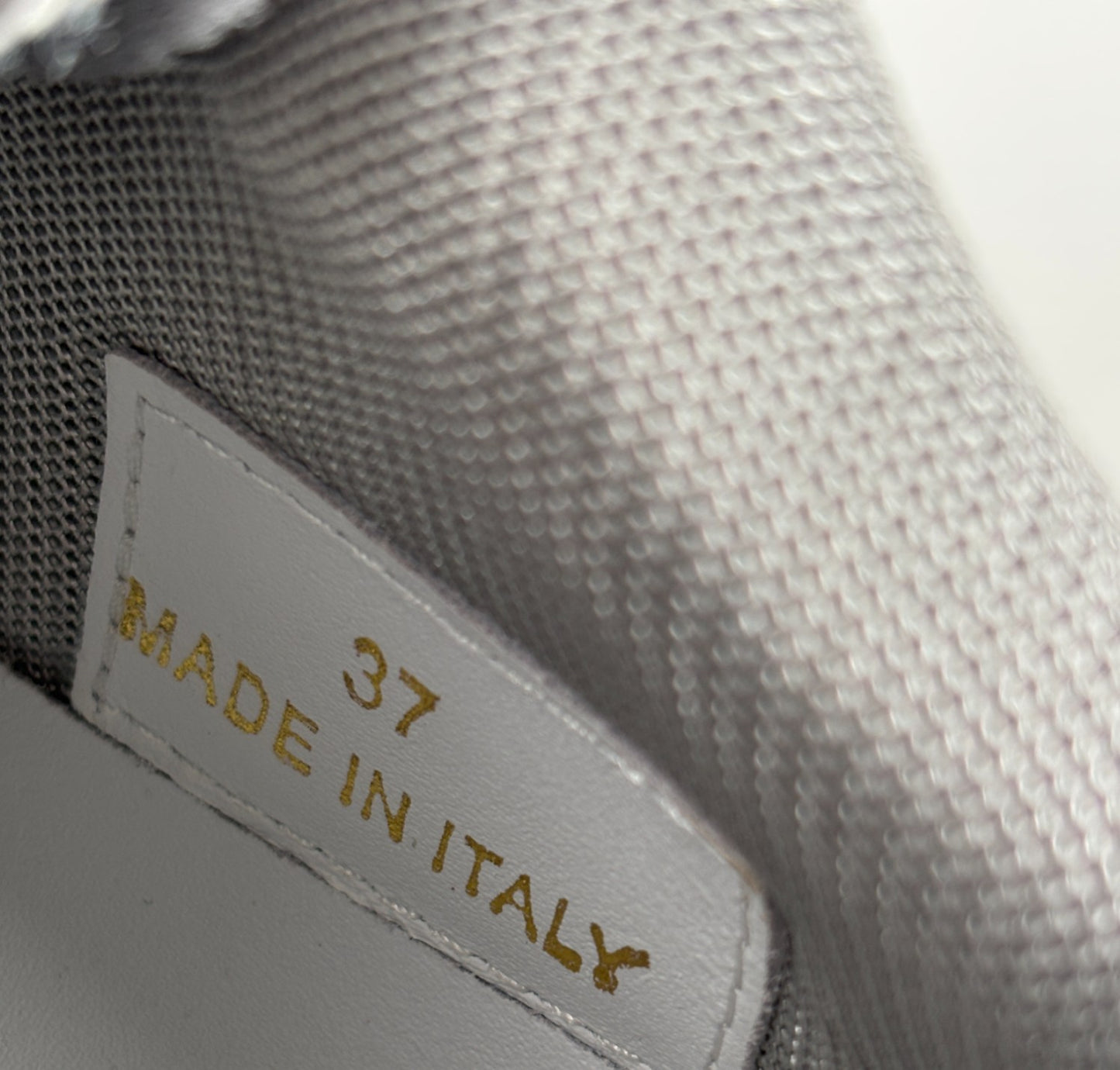 Sneakers Medusa 37