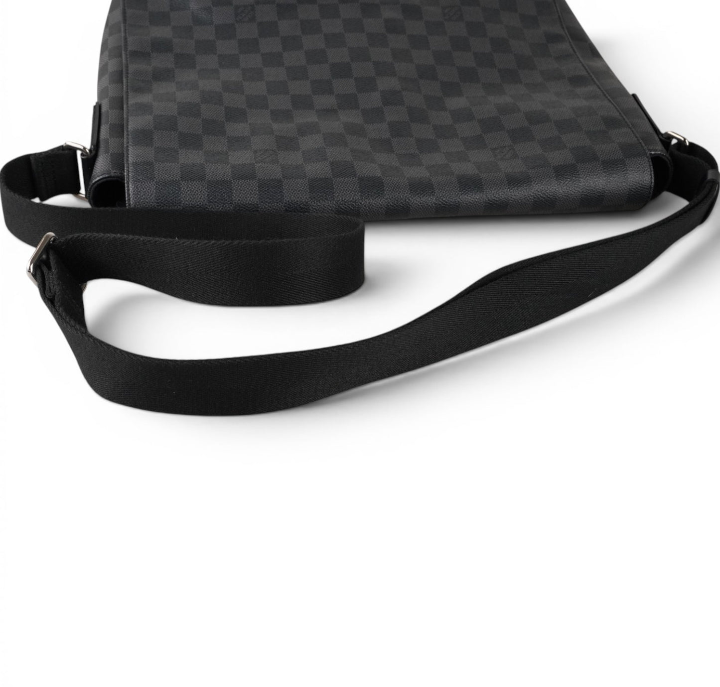 Messenger District Damier Graphite