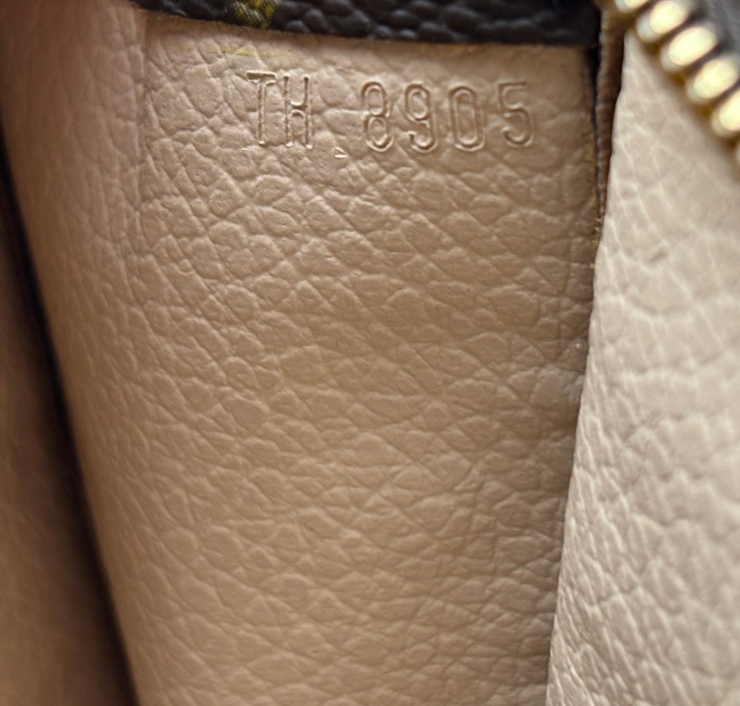 Toilette 26 Monogram