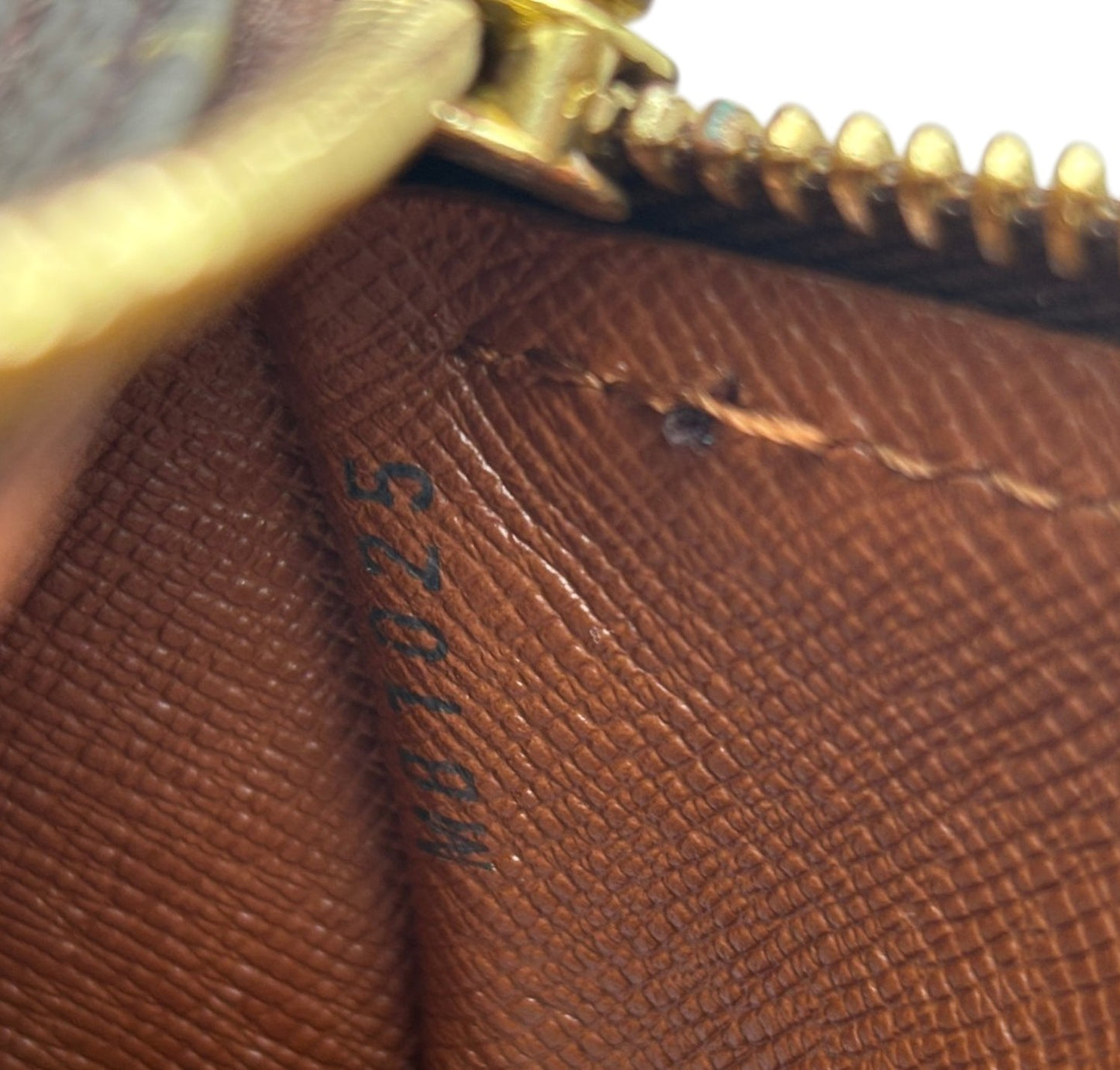 Papillon 28 Monogram