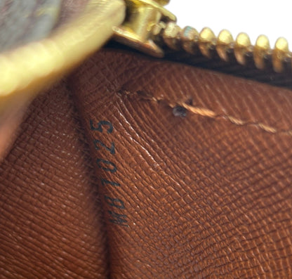 Papillon 28 Monogram