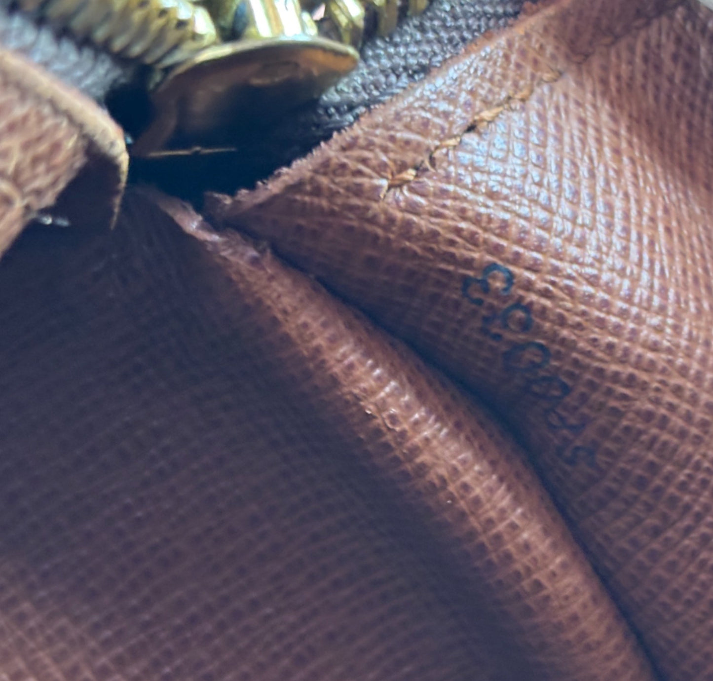 Papillon 28 Monogram