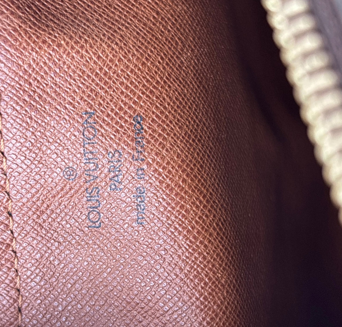 Papillon 28 Monogram