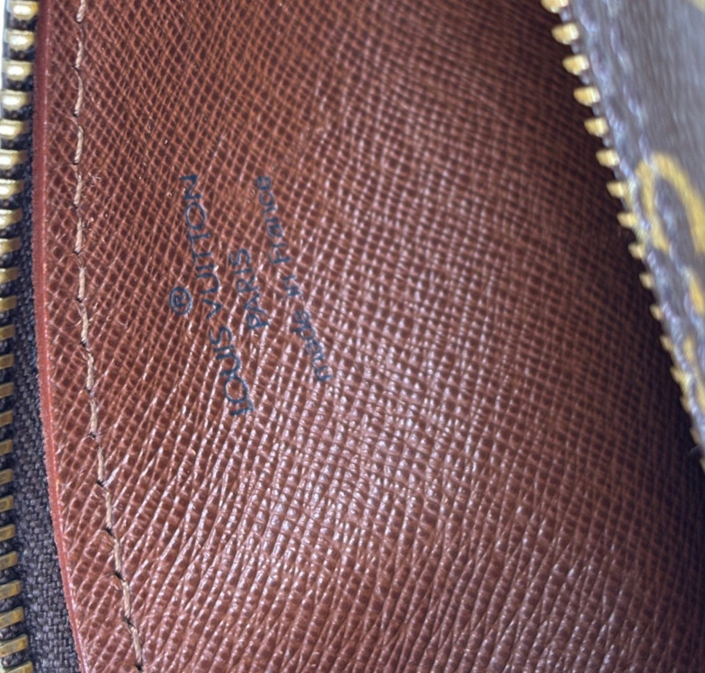 Papillon 28 Monogram