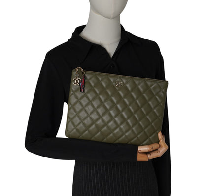 Classic Caviar Clutch